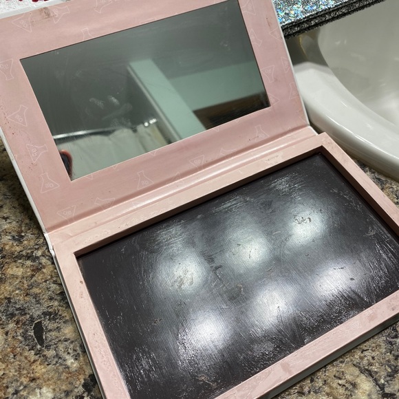 Four Magentic Z Palettes - Picture 8 of 9